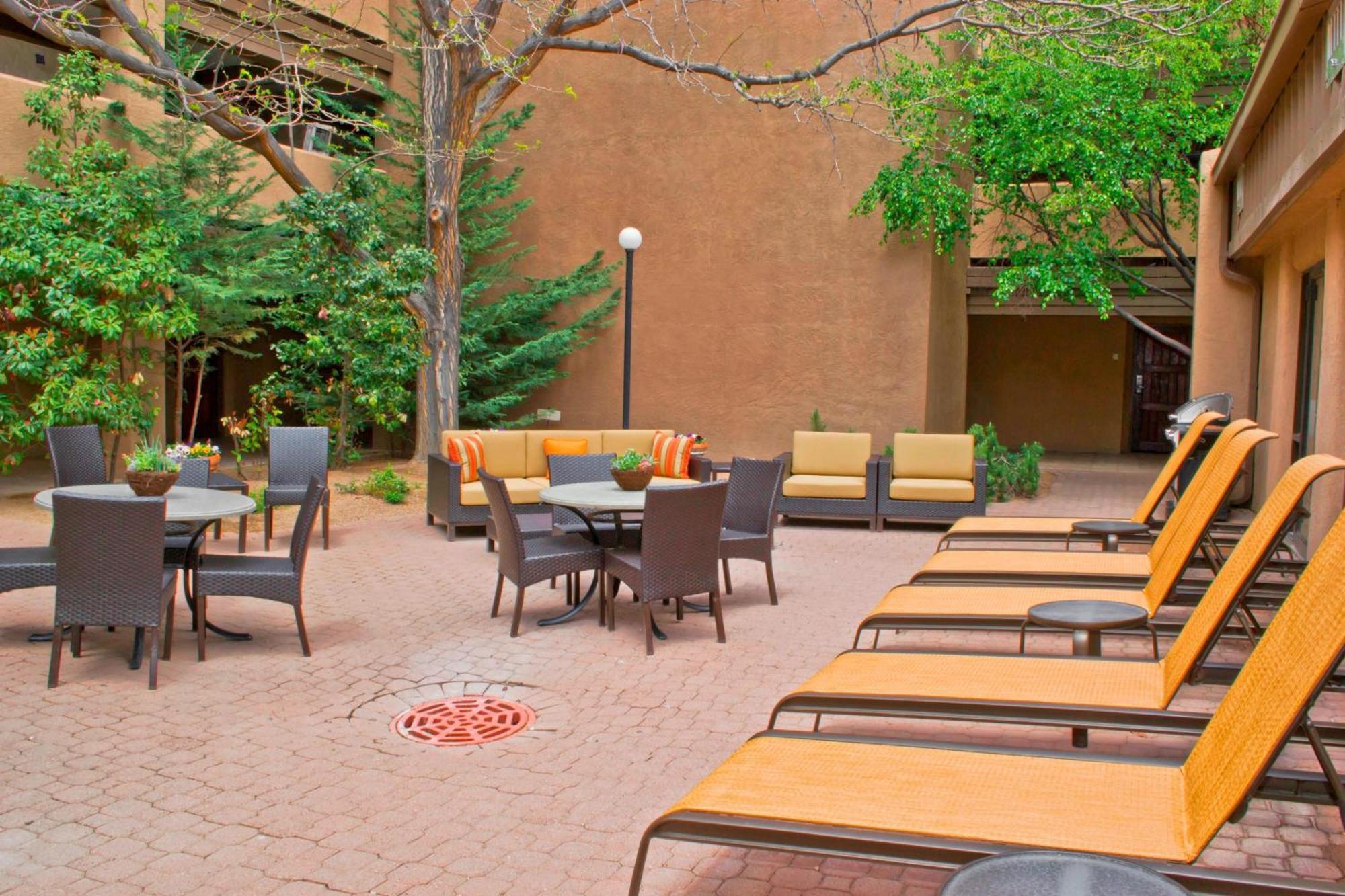 Courtyard Santa Fe Hotel Exterior photo